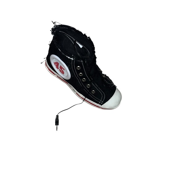 “Converse” chucks plush shoe speaker - Picture 2 of 4